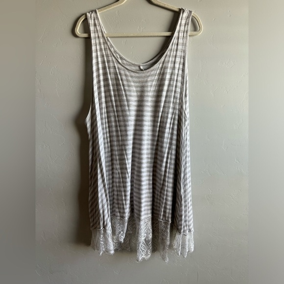 A.n.a - Grey and White Tunic Top with Lace Trim - Picture 1 of 8